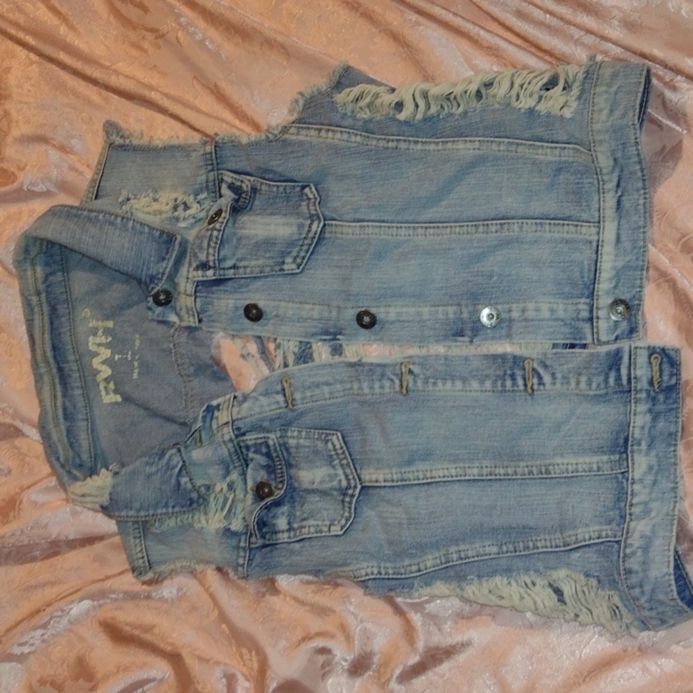 Jean distressed vest